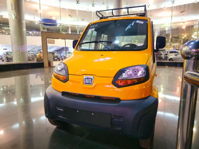 Bajaj Qute má skutečně výstřední vzhled