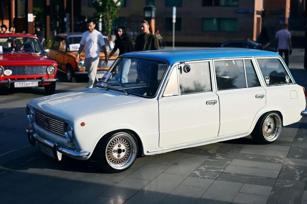 Pro vývoj elektromobilu použili inženýři tento praktický kombík. 