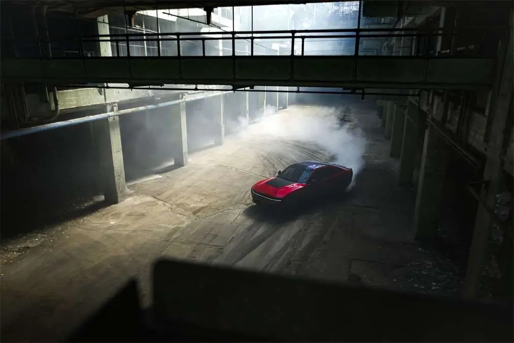 - MotorGuru.cz Jedná se o variantu se spalovacím motorem