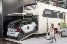 V luxusních karavanech někdy najdete dokonce i garáž