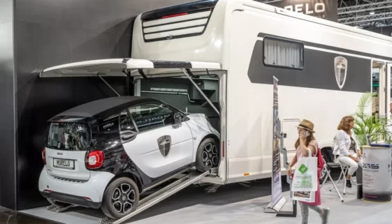 V luxusních karavanech někdy najdete dokonce i garáž