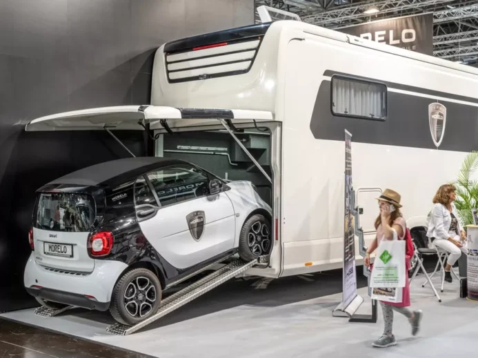 V luxusních karavanech někdy najdete dokonce i garáž