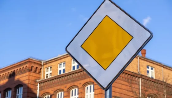 Značka hlavní komunikace