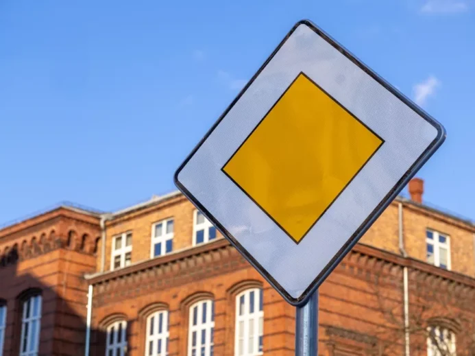 Značka hlavní komunikace