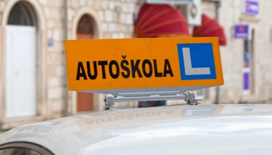 Autoškola auto značka