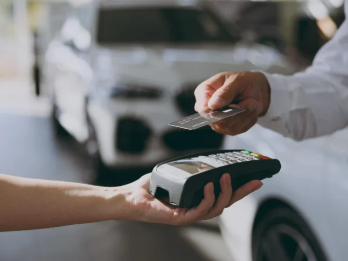 placení kartou v autoservisu