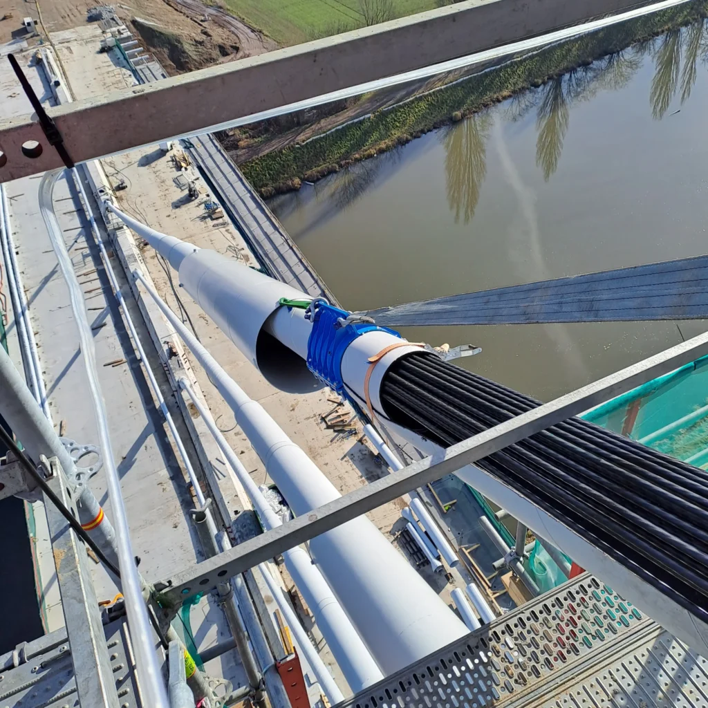 Detail mostních lan