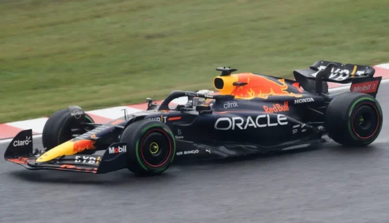 Max Verstappen na trati ještě jako úřadující mistr.