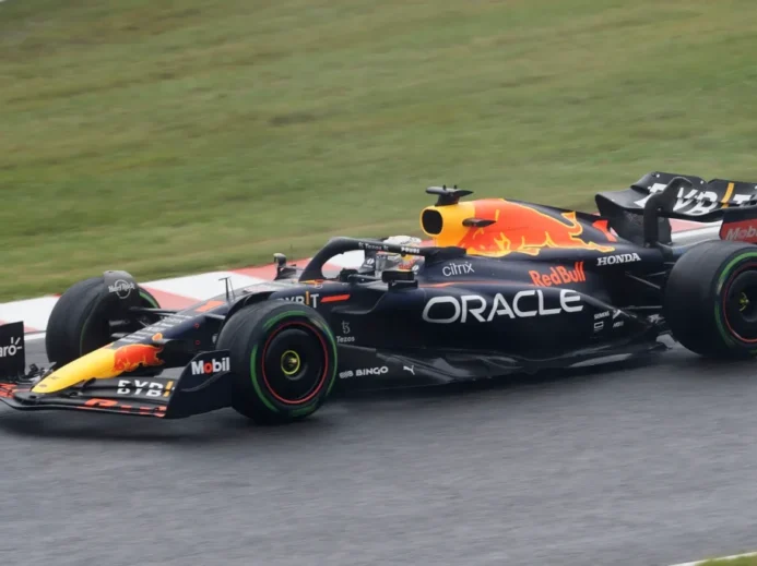 Max Verstappen na trati ještě jako úřadující mistr.