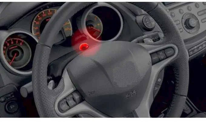 - MotorGuru.cz Falešný alarm za volantem auta