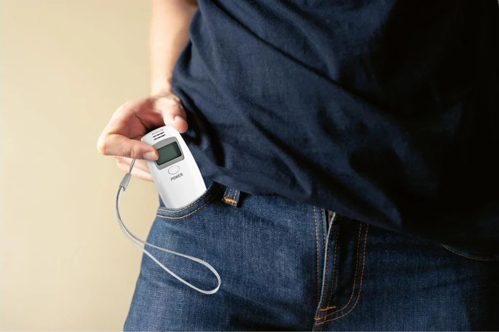 Praktický alkohol tester se vydá do kapsy a výsledek naměří během chviličky. 