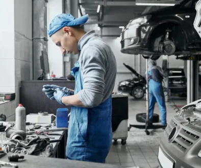 Po nákupu ojetého auta se vždy vyplatí důsledná kontrola mechanikem.