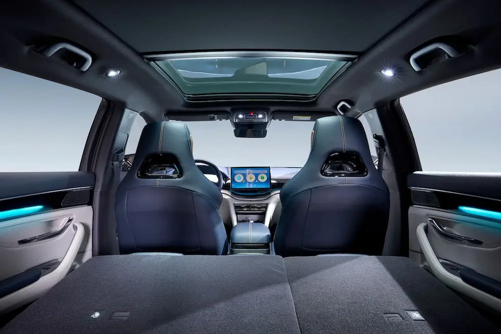 Interiér Bad Song Plus