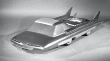 Původní černobílá fotka s návrhem modelu Ford Nucleon.