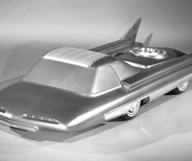 Původní černobílá fotka s návrhem modelu Ford Nucleon.