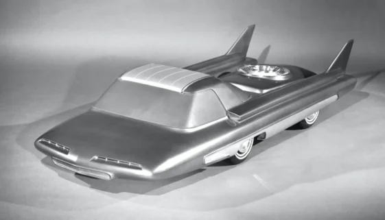 Původní černobílá fotka s návrhem modelu Ford Nucleon.