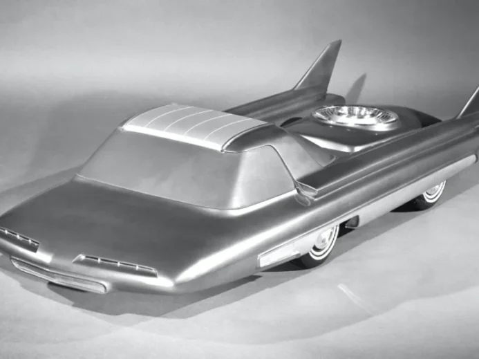 Původní černobílá fotka s návrhem modelu Ford Nucleon.