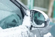Mnoho řidičů vůbec neví, že jejich auto je automatickým rozmrazováním zrcátek dost možná vybaveno.