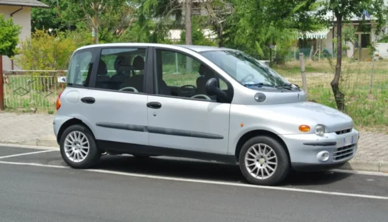 Fiat Multipla, stříbrný