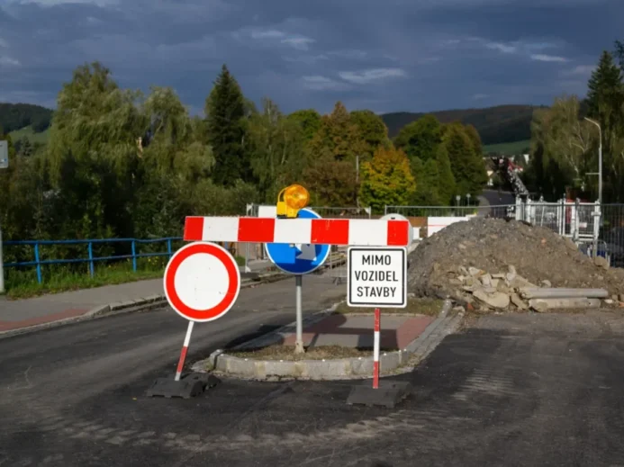 Dopravní označení upozorňující na práci na silnici