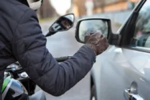 Motorkář hrozící jinému řidiči