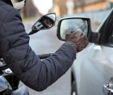 Motorkář hrozící jinému řidiči