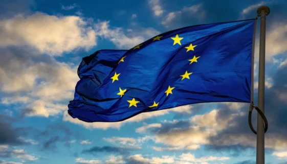 Evropská unie slevila ze svých přísných požadavků.