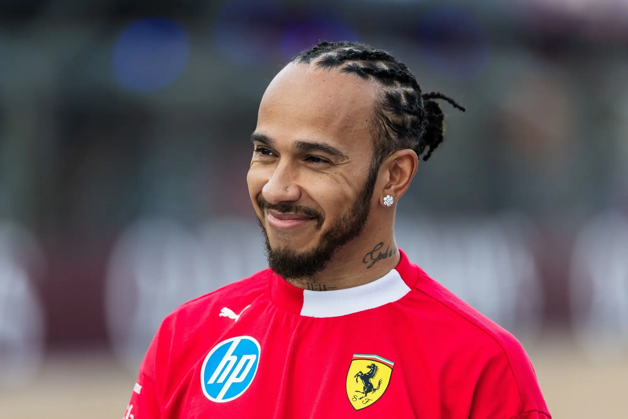 Legendární Lewis Hamilton v barvách Ferrari. 