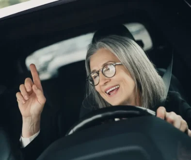 Lidé nad 65 let si mohou oddechnout.