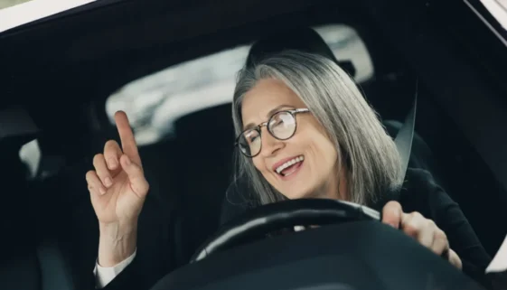 Lidé nad 65 let si mohou oddechnout.