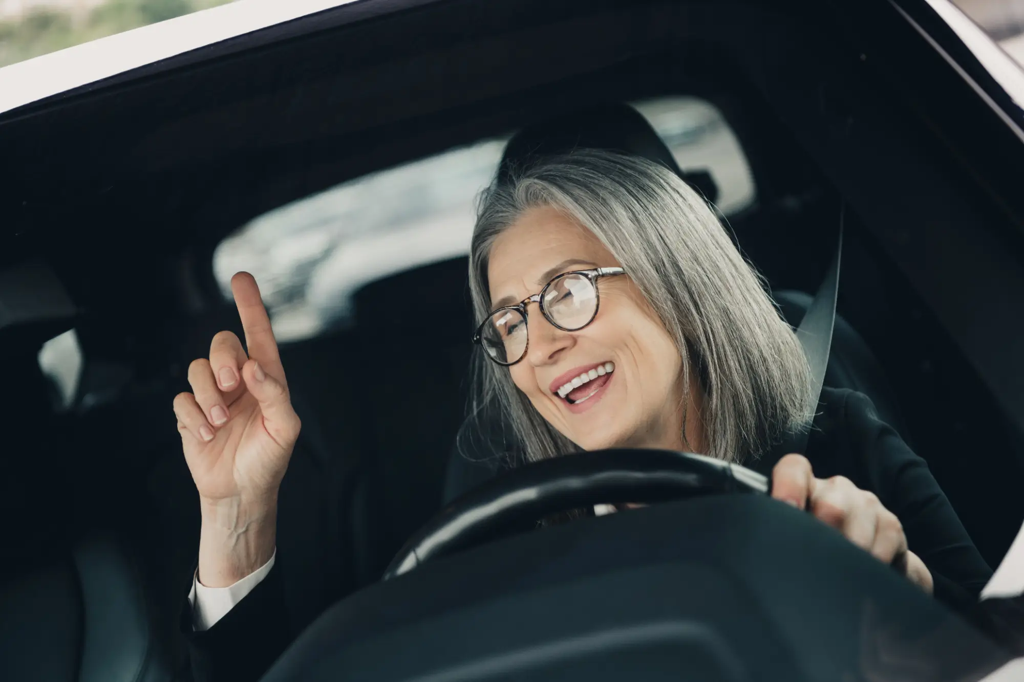 Lidé nad 65 let si mohou oddechnout.