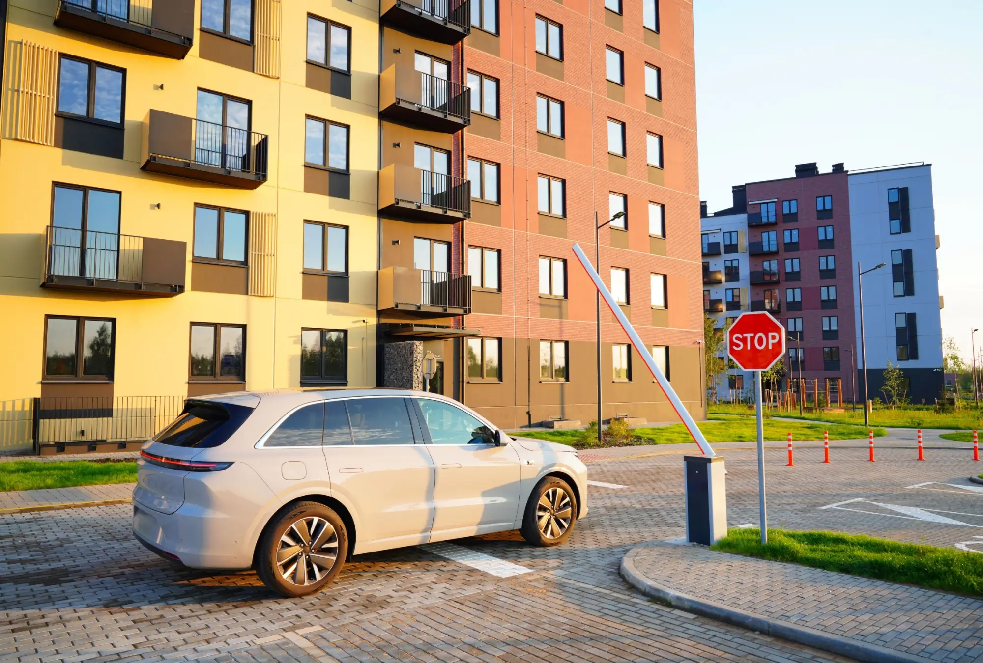 Při výjezdu z obytné zóny platí přednost všem.