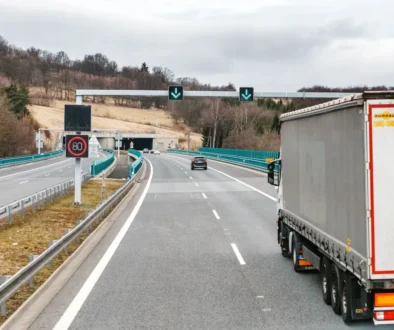 Pohled při jízdě na dálnici