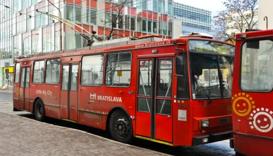 Škoda 14Tr jezdila také u našich východních sousedů v Bratislavě.