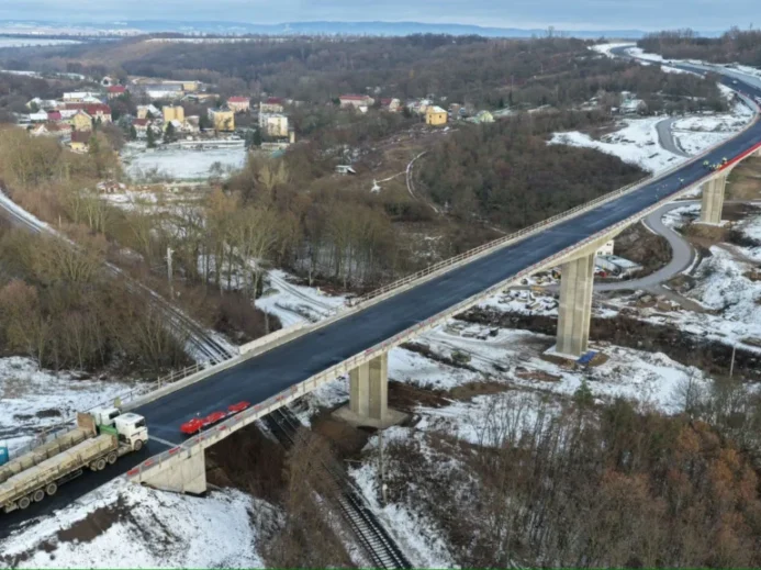 ŘSD zprovoznilo nový obchvat na tahu do Prahy.