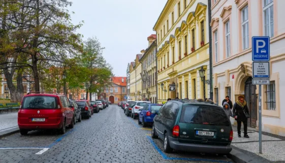 Parkování přes Vánoce v Praze se liší napříč jednotlivými městskými částmi.