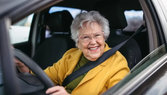 seniorka za volantem