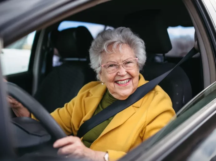 seniorka za volantem