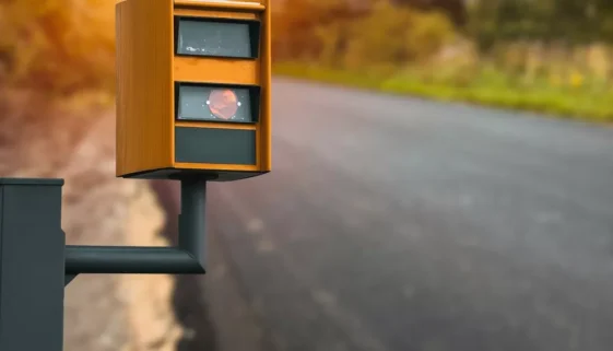 Snažíte se vyzrát na rychlostní radary? Bezpečnější bude sledovat a dodržovat dopravní značky