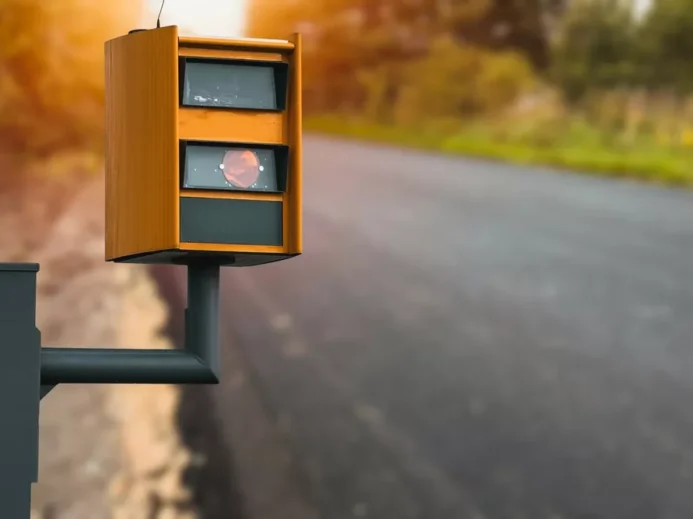 Snažíte se vyzrát na rychlostní radary? Bezpečnější bude sledovat a dodržovat dopravní značky