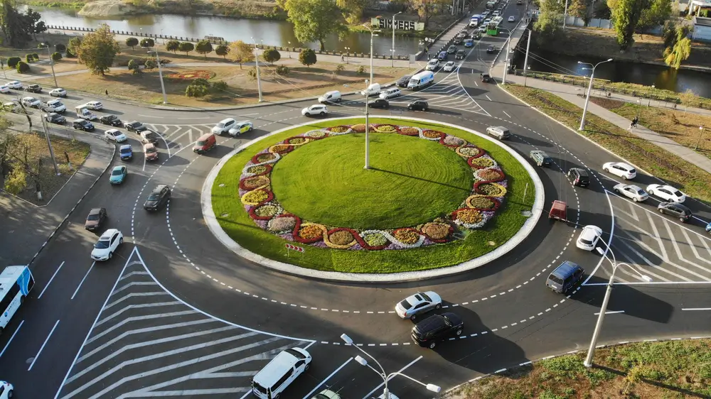 - MotorGuru.cz Kruhový objezd