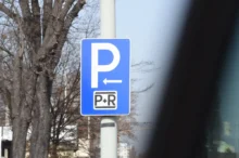 V Praze má vyrůst nové parkoviště. Pojme až 500 vozů.