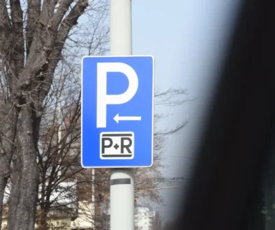 V Praze má vyrůst nové parkoviště. Pojme až 500 vozů.