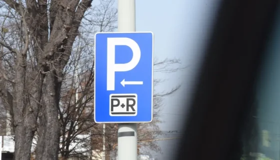 V Praze má vyrůst nové parkoviště. Pojme až 500 vozů.