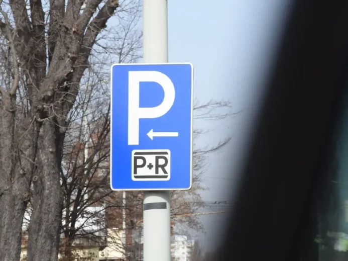 V Praze má vyrůst nové parkoviště. Pojme až 500 vozů.