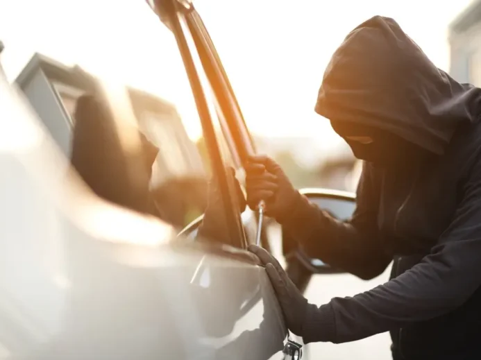 Pro zloděje jsou cennosti v autě velkým lákadlem.