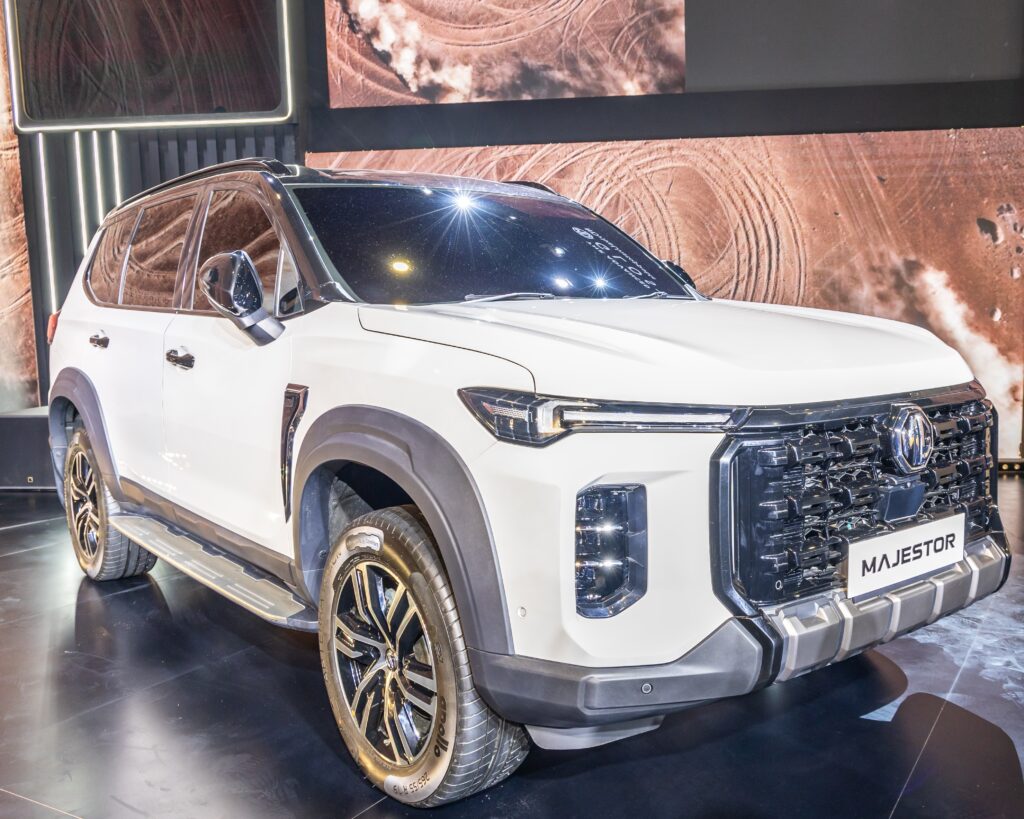 - MotorGuru.cz MG Majestor při pohledu z boku