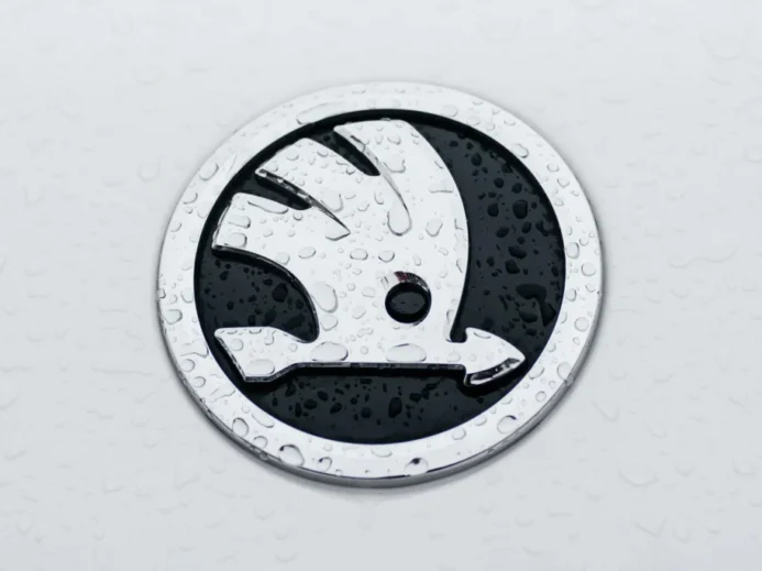 Škodu si spojujeme se známým logem