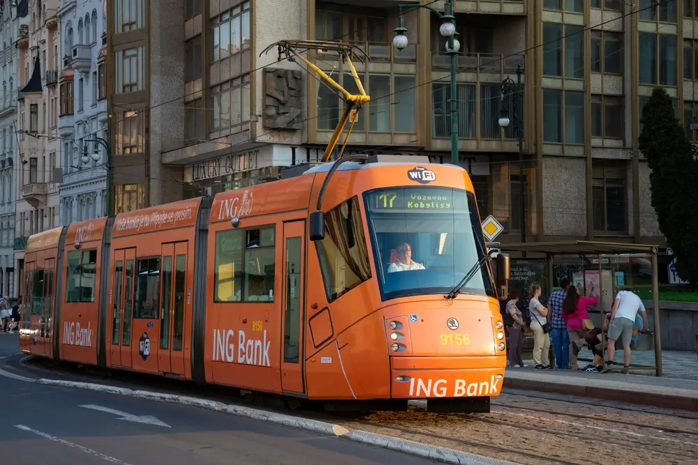 Logo Škoda na tramvajích bude možné používat jen do roku 2029. 