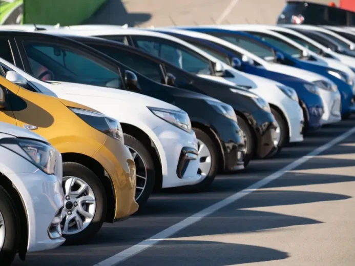 Při nákupu ojetého automobilu je důležité nechat auto řádně zkontrolovat.